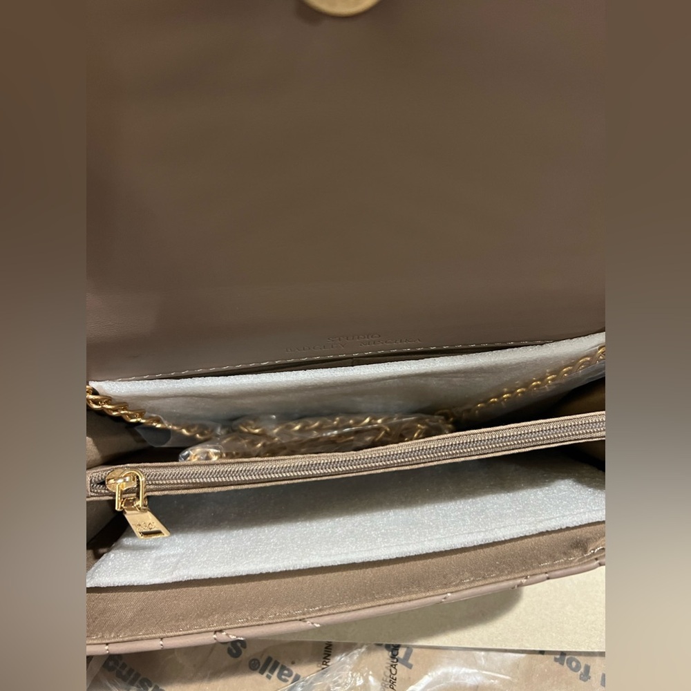 NWT-  Badgley Mischka v quilting center crossbody in taupe  - style 4183 - Picture 3 of 7
